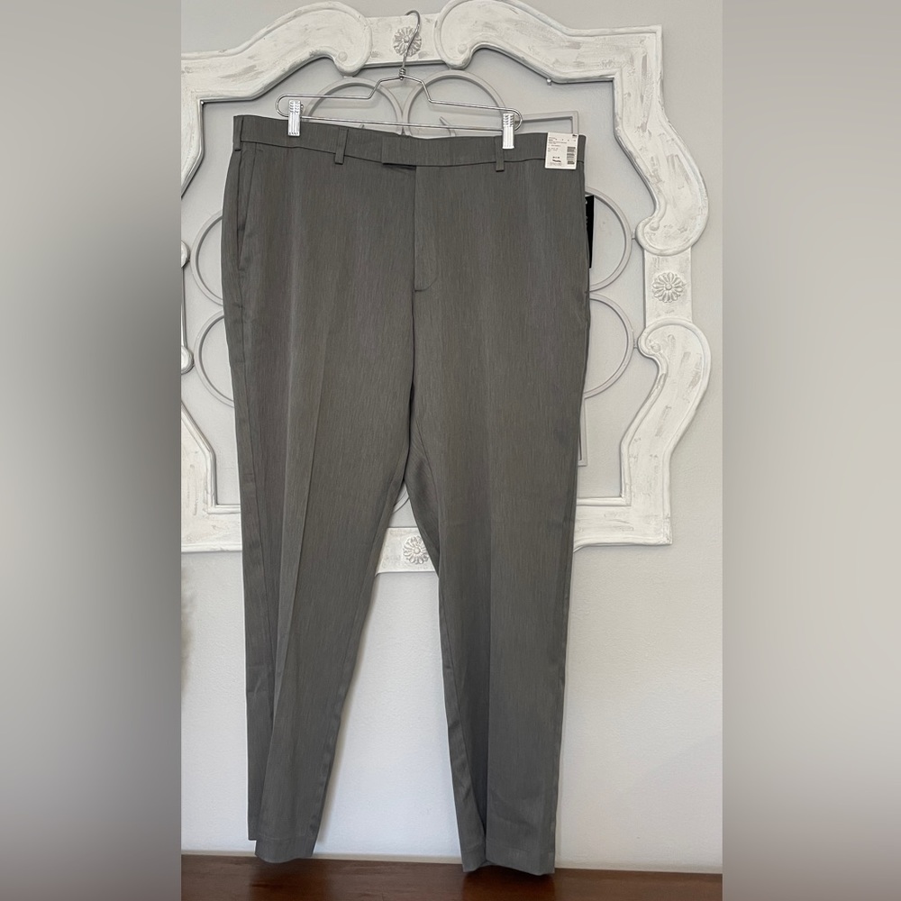 NWT Men’s Structure Stretch Slim Fit No iron Slacks Stoney Gray Size 38x30